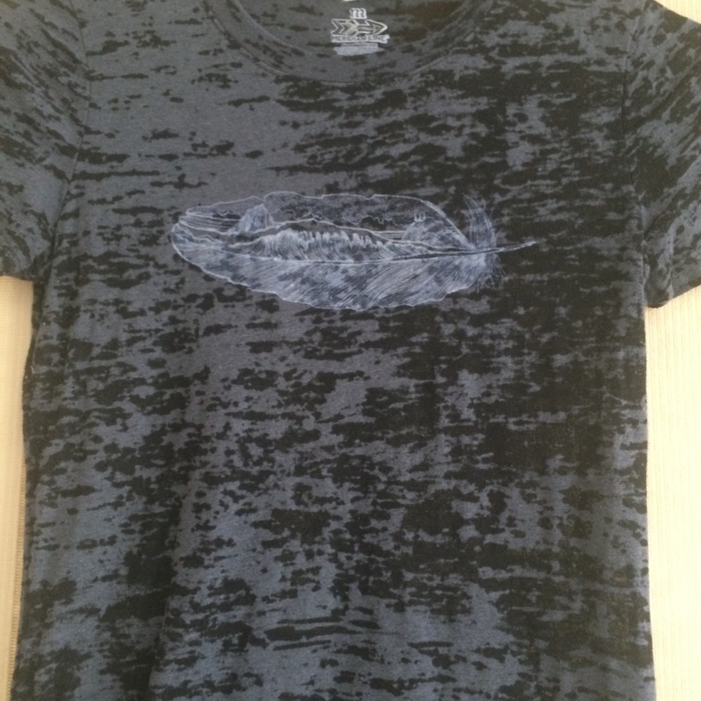 T-Shirt - Picture 2 of 2
